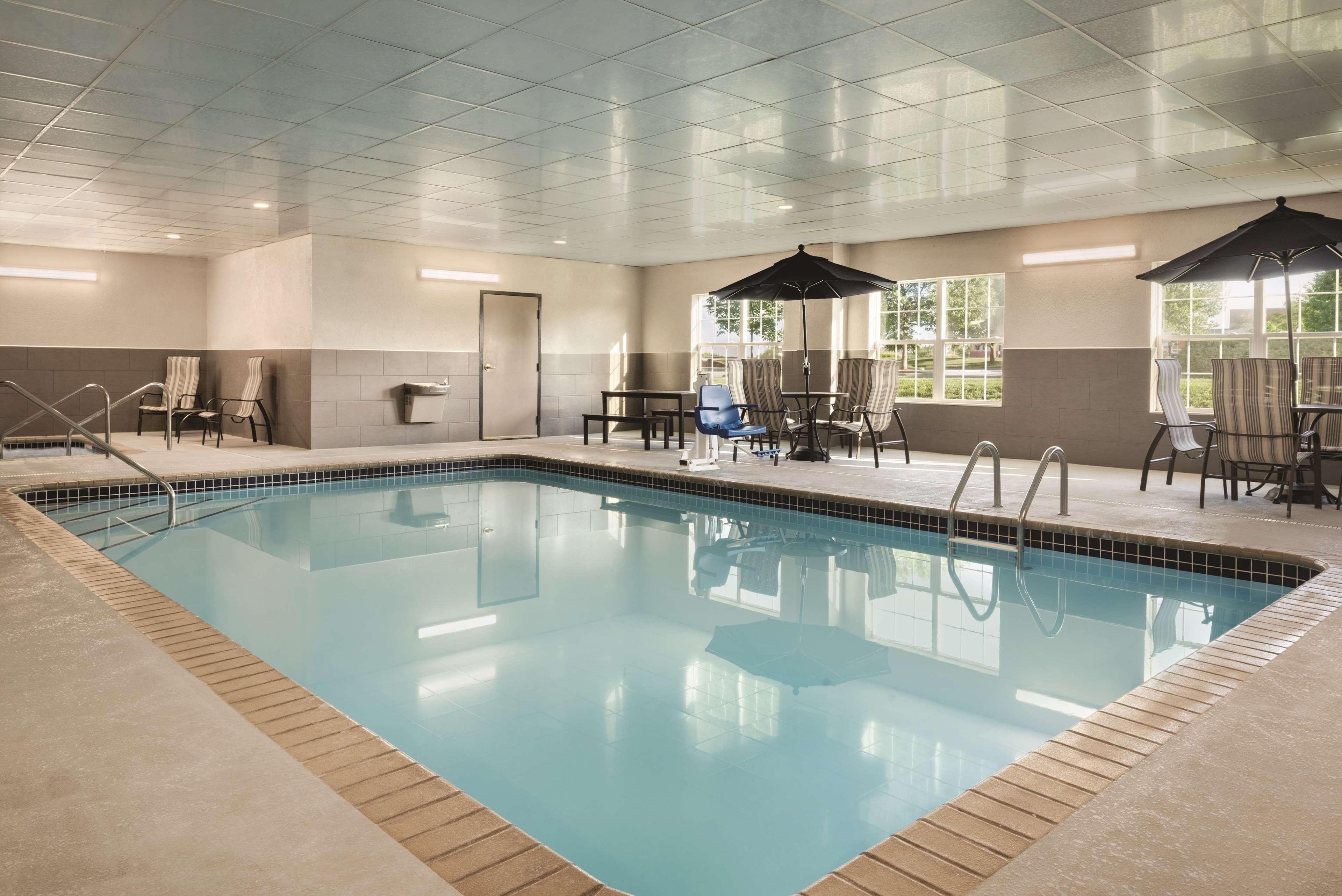Country Inn & Suites By Radisson, Coralville, Ia Extérieur photo